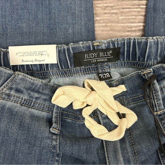 NWT Judy Blue Airplane Mode medium wash denim drawstring joggers - Picture 3 of 8